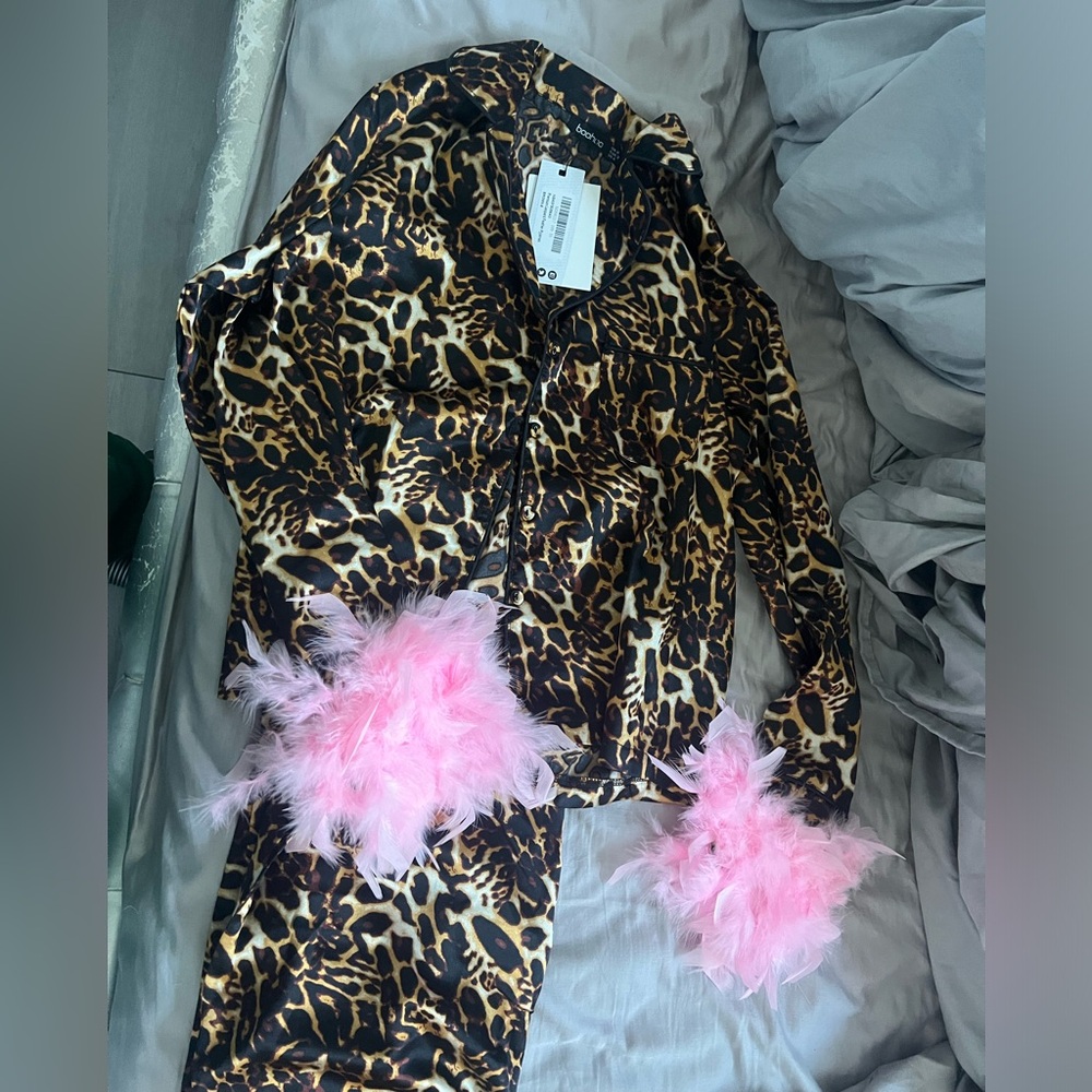 Brand new cheetah satin set with pink feathers size 4